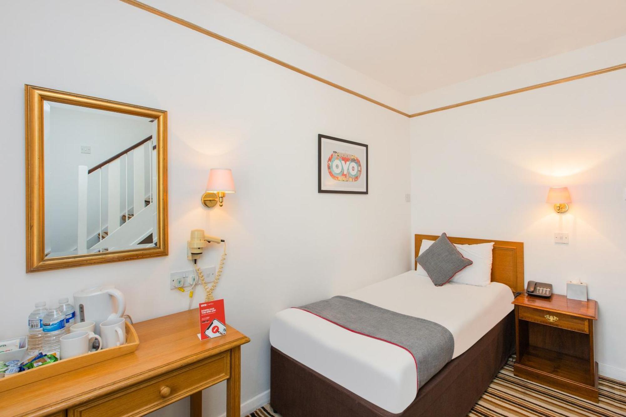 OYO Stade Court Hotel Hythe  Exterior foto