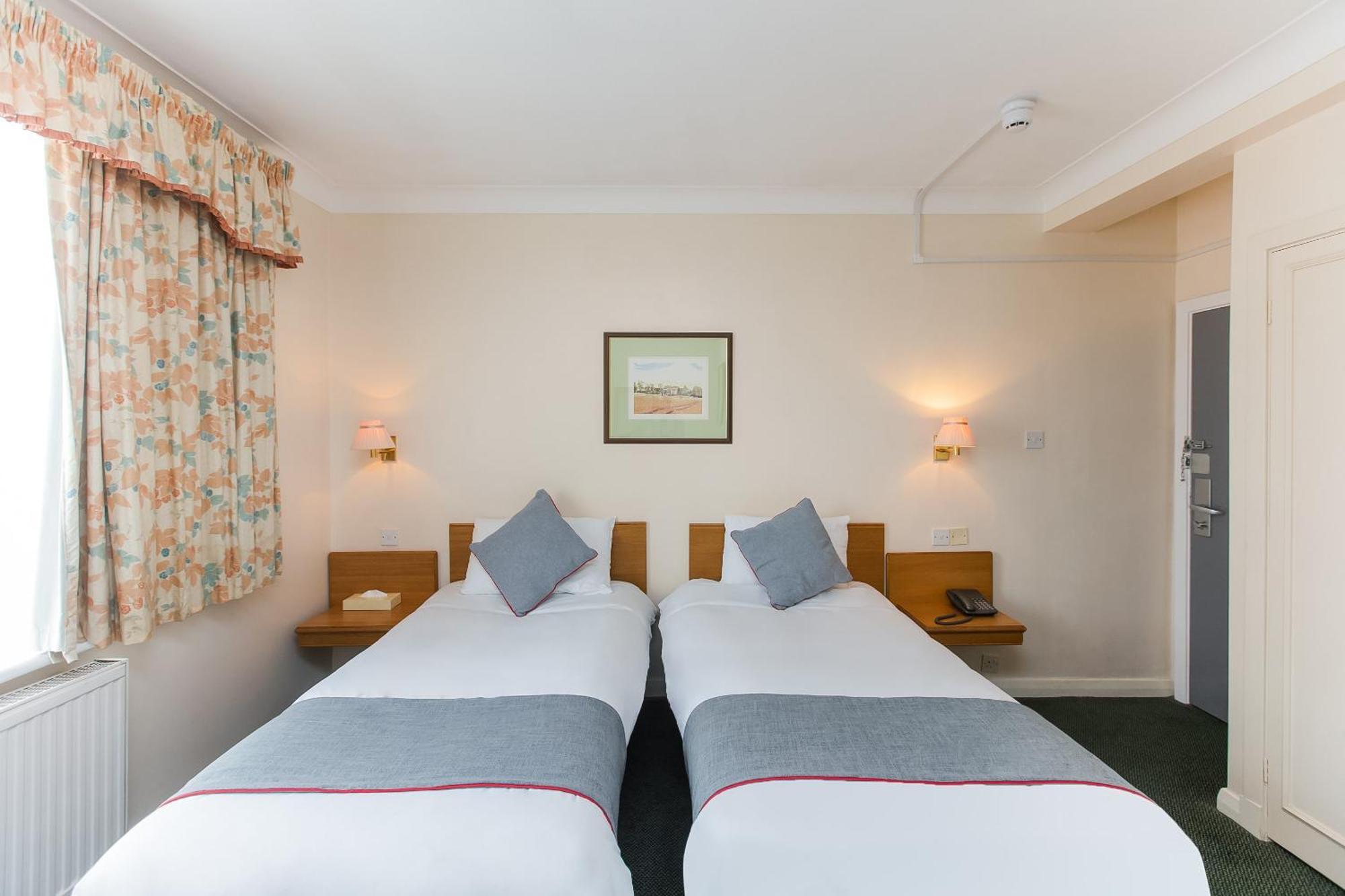 OYO Stade Court Hotel Hythe  Exterior foto