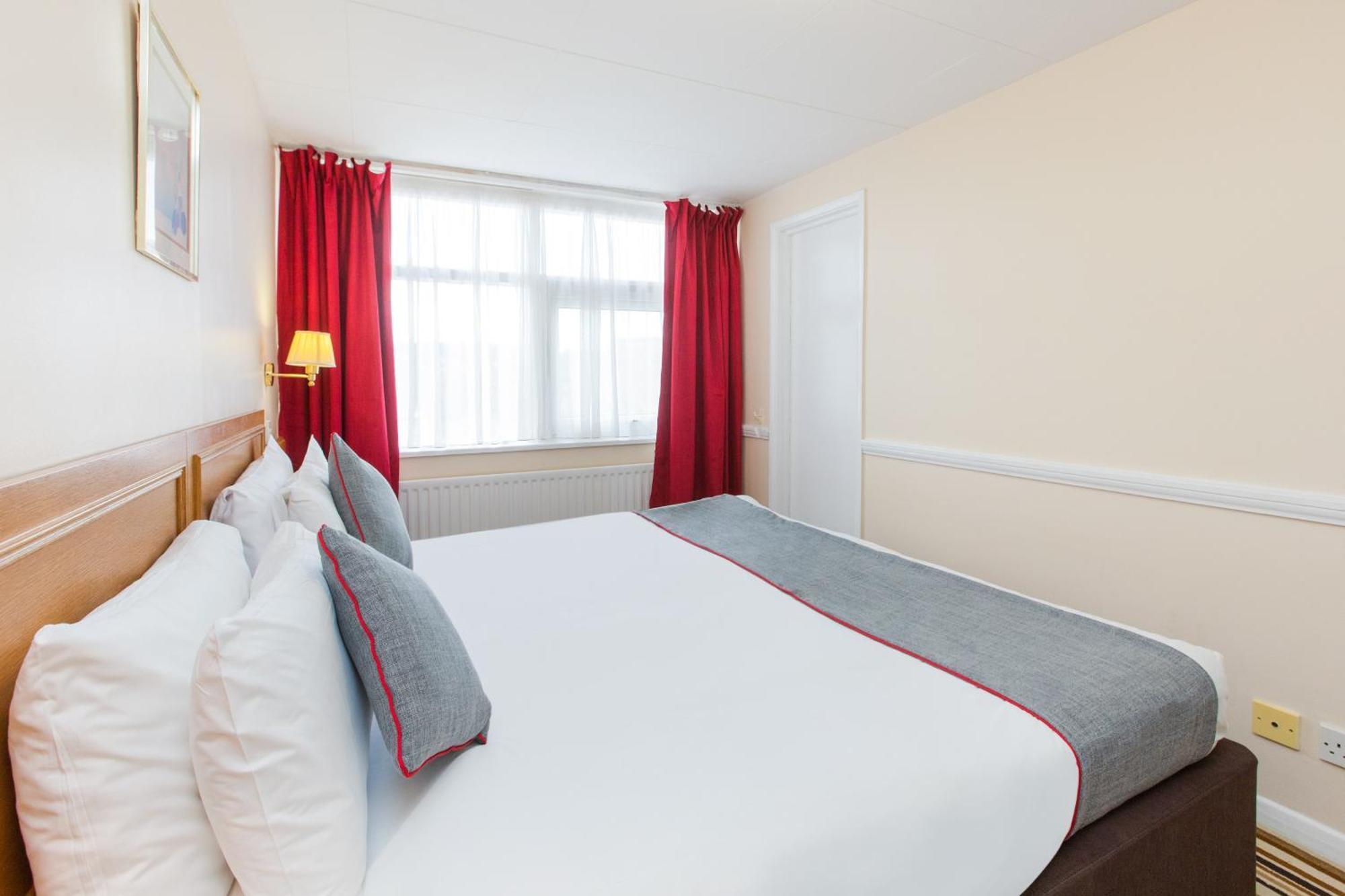 OYO Stade Court Hotel Hythe  Exterior foto