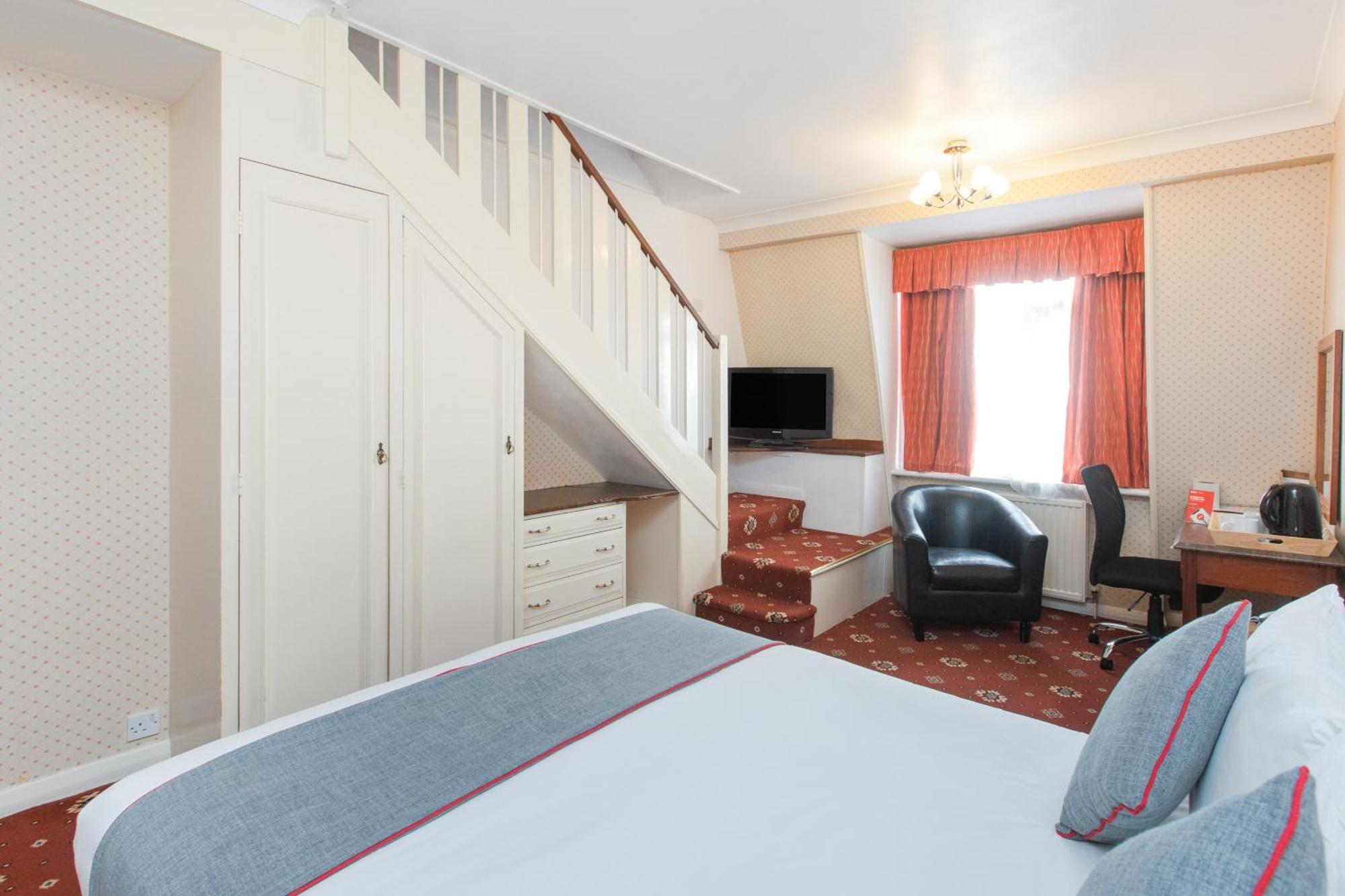 OYO Stade Court Hotel Hythe  Exterior foto