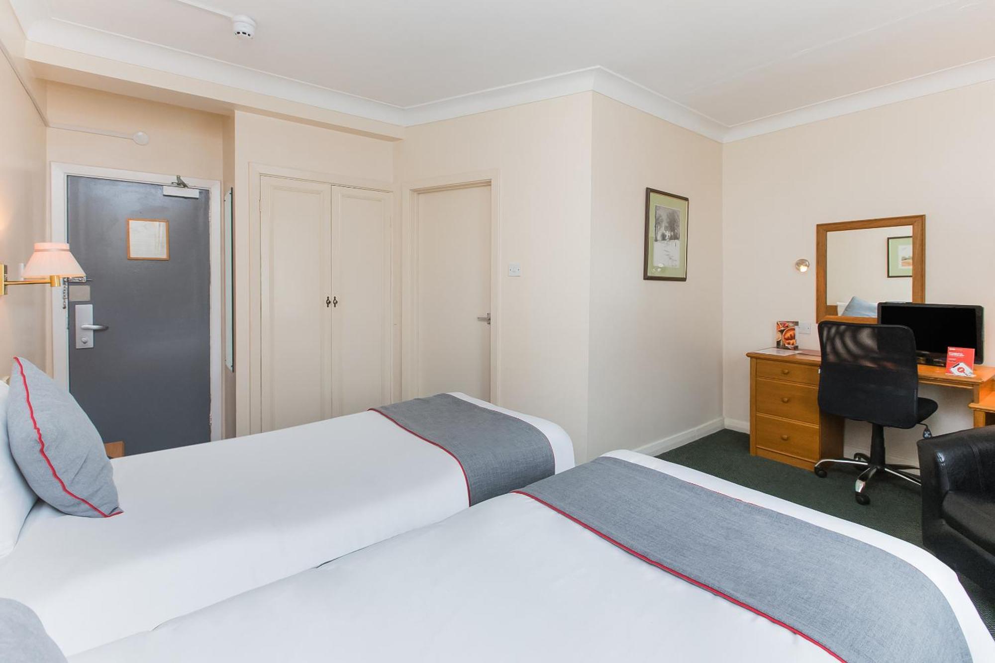 OYO Stade Court Hotel Hythe  Exterior foto