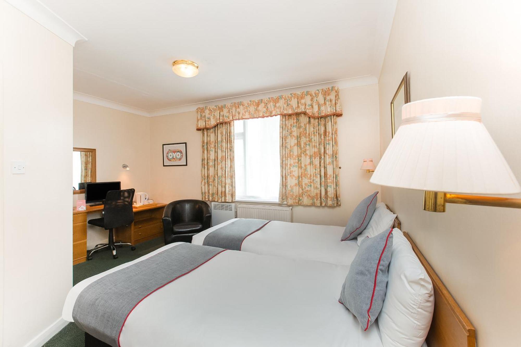 OYO Stade Court Hotel Hythe  Exterior foto