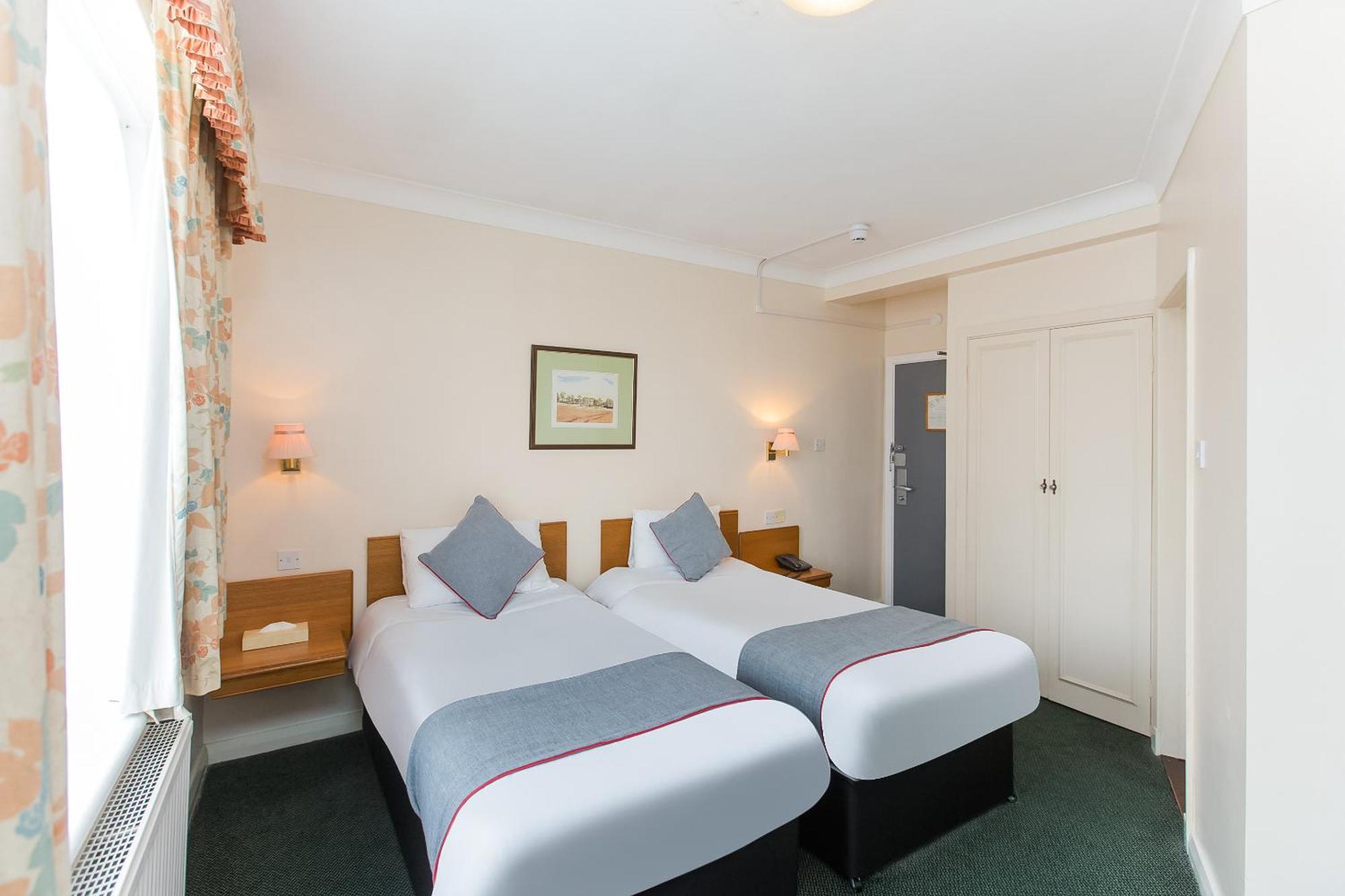 OYO Stade Court Hotel Hythe  Exterior foto